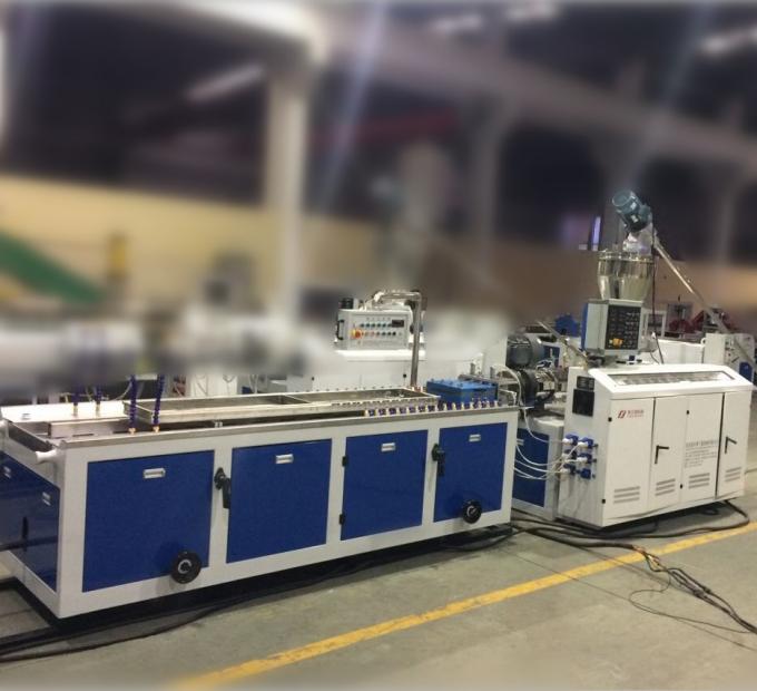 CE Extruding 250kg/H WPC Board Production Line Moisture Resistant 1