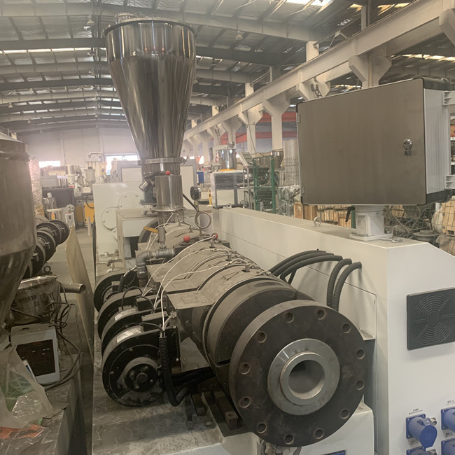 250kg/H Voltage Customized Granules Pvc Pelletizing Line Conical Twin Screw 3