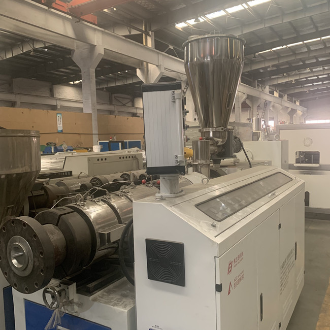 250kg/H Voltage Customized Granules Pvc Pelletizing Line Conical Twin Screw 2