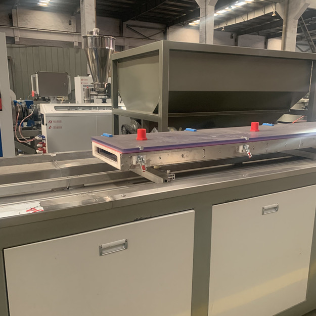 250mm 400kg/H WPC Profile Production Line Twin Screw Extruder 4