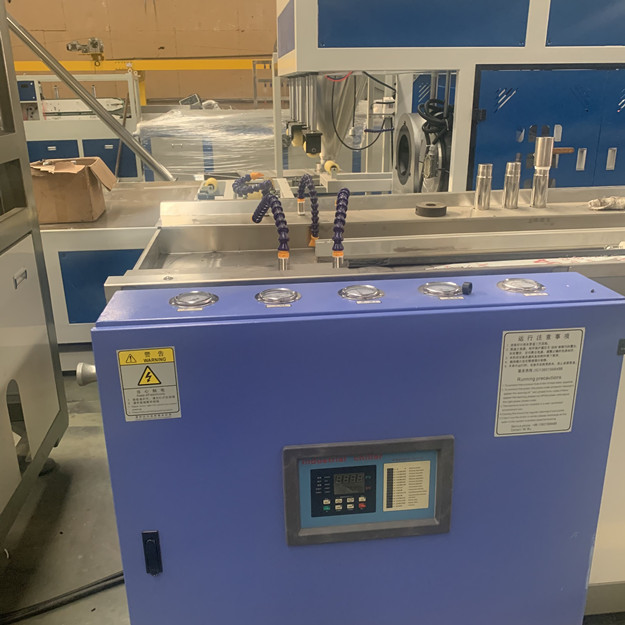 250mm 400kg/H WPC Profile Production Line Twin Screw Extruder 3