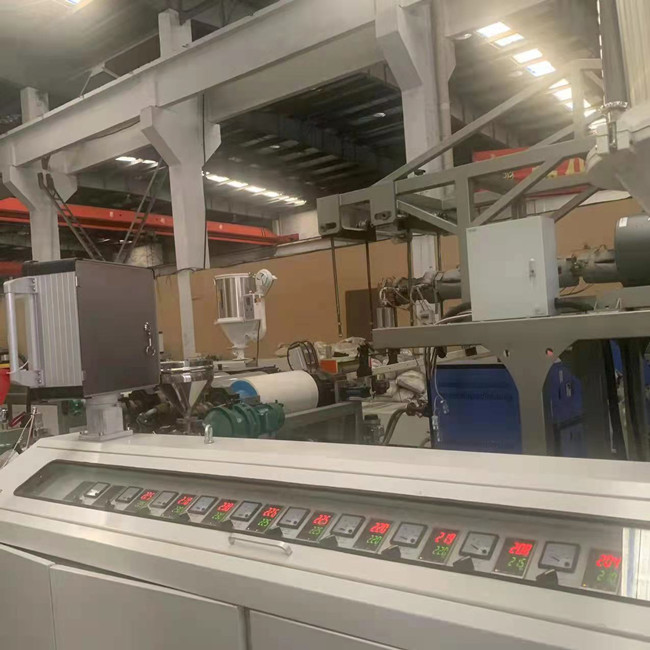 Three Layers Plastic Production Line Cling Film Making Machine Automatic Stretch Film Making Machinery 0